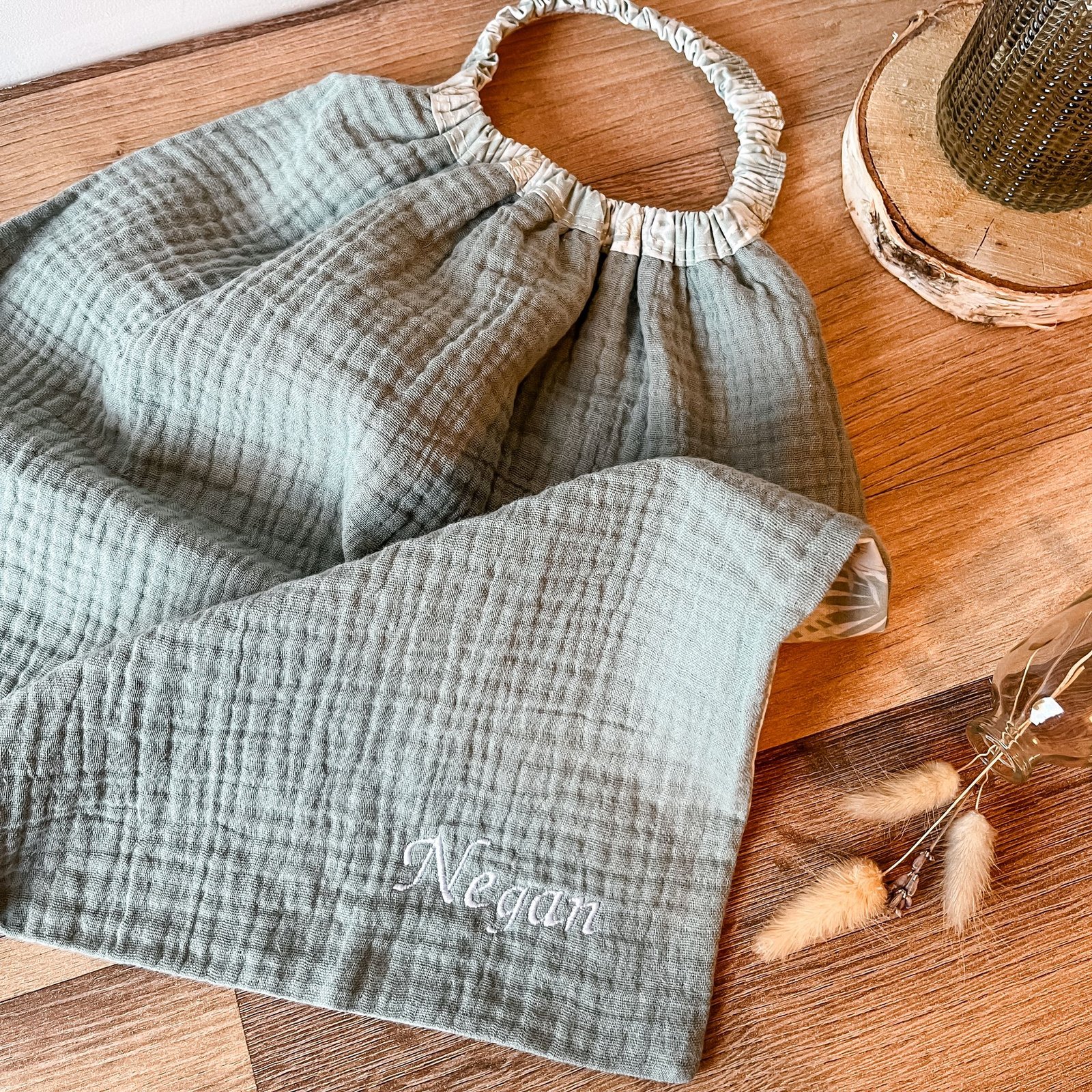 Serviette de cantine brodée – 3 coloris au choix – Image 4